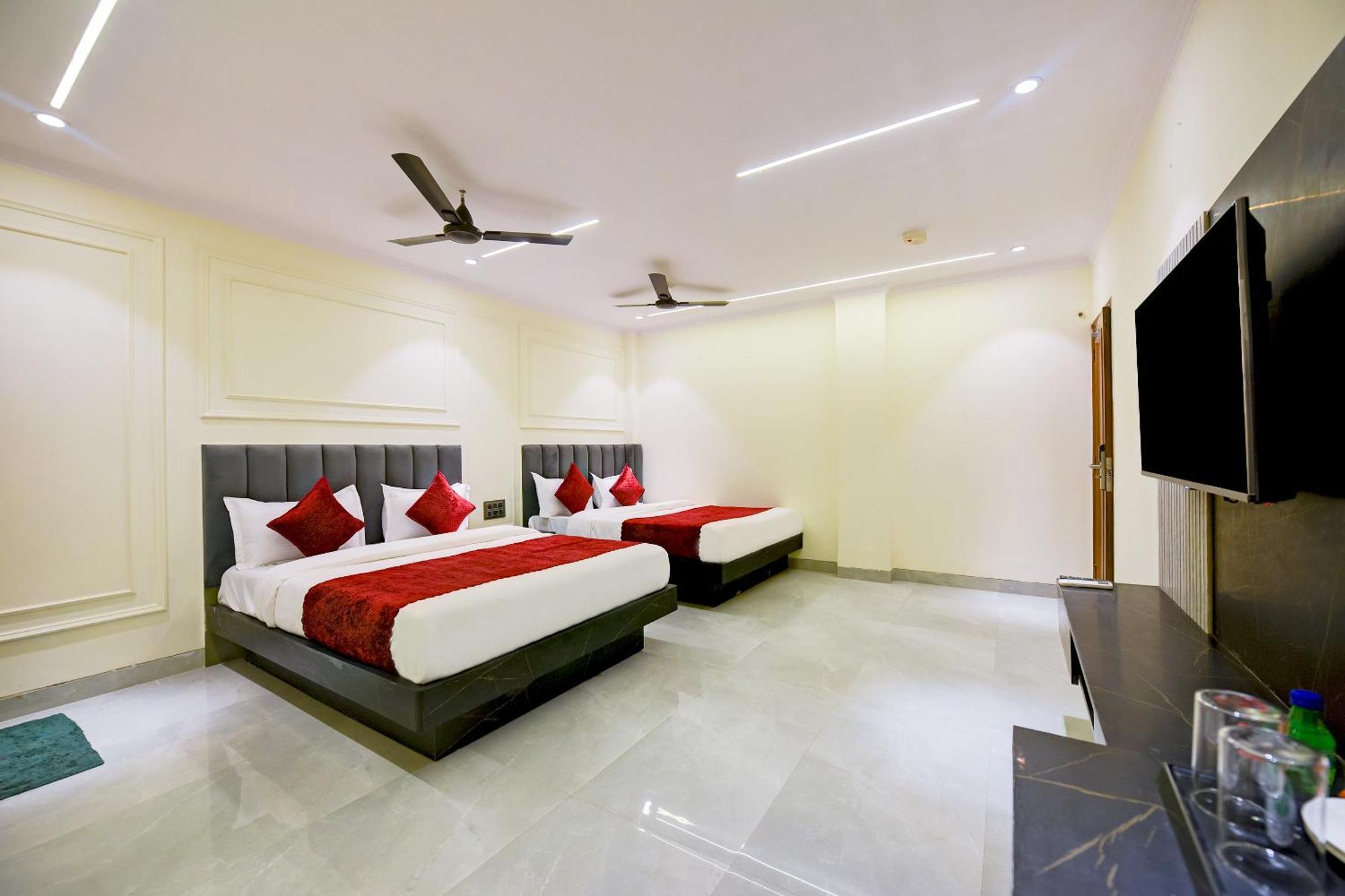 Hotel Surya Plaza Nueva Delhi Exterior foto
