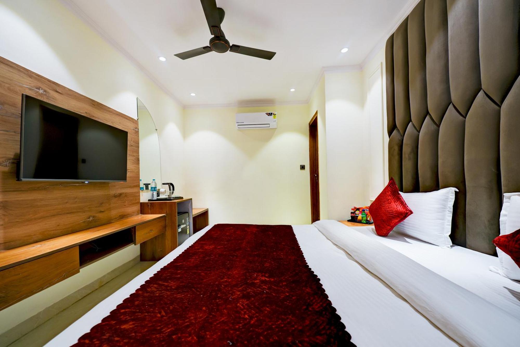 Hotel Surya Plaza Nueva Delhi Exterior foto