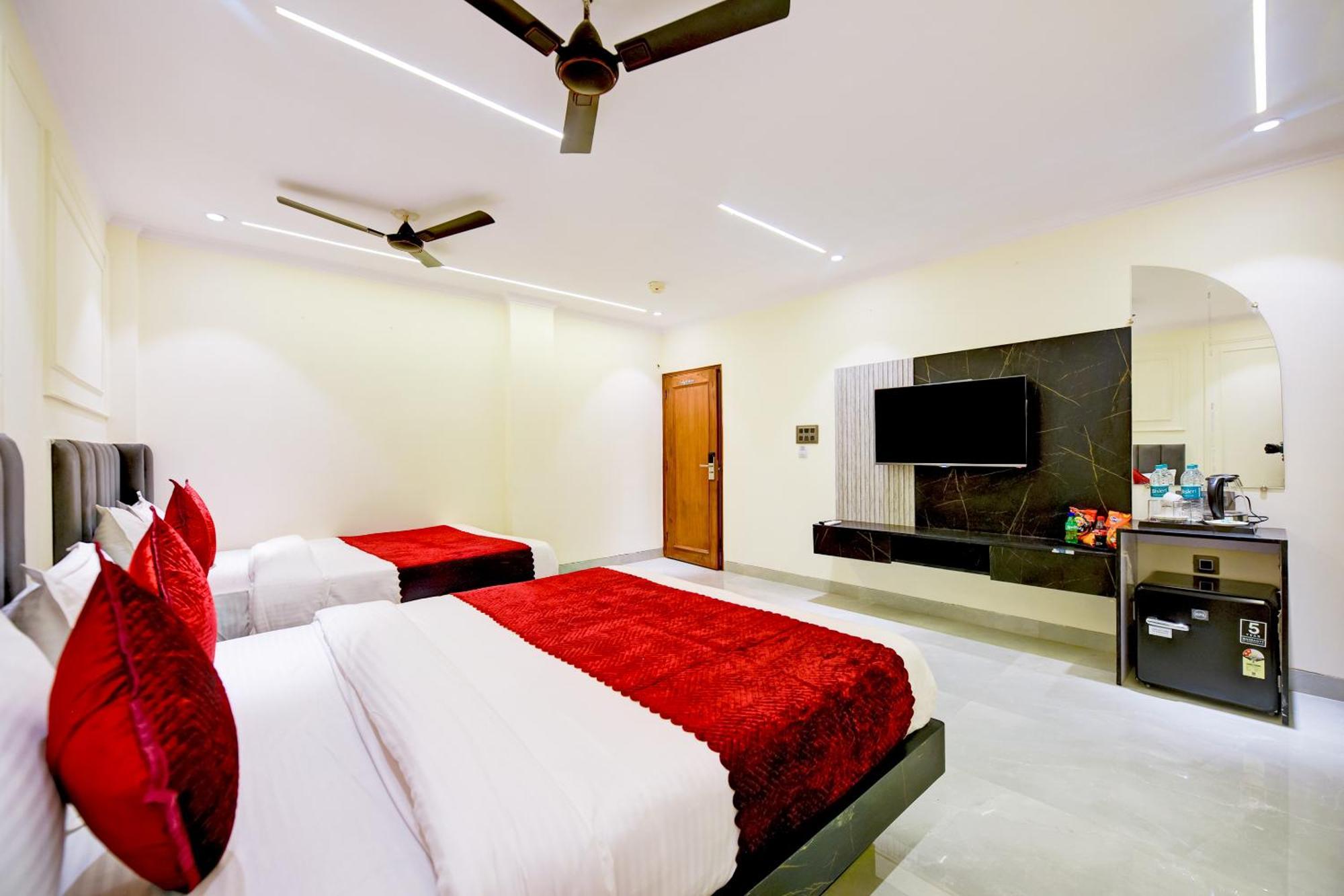 Hotel Surya Plaza Nueva Delhi Exterior foto
