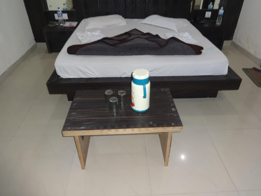 Hotel Surya Plaza Nueva Delhi Habitación foto